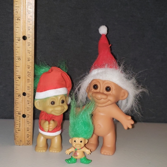 Russ Trolls Holiday - Picture 1 of 7